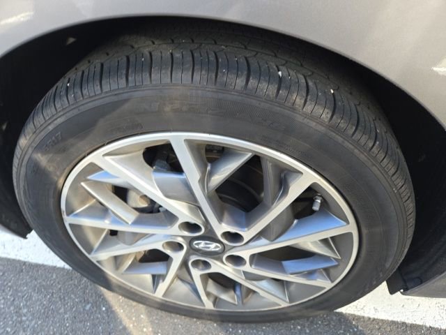 Used 2020 Hyundai Elantra Limited w/ Ultimate Package 03 FWD image 22