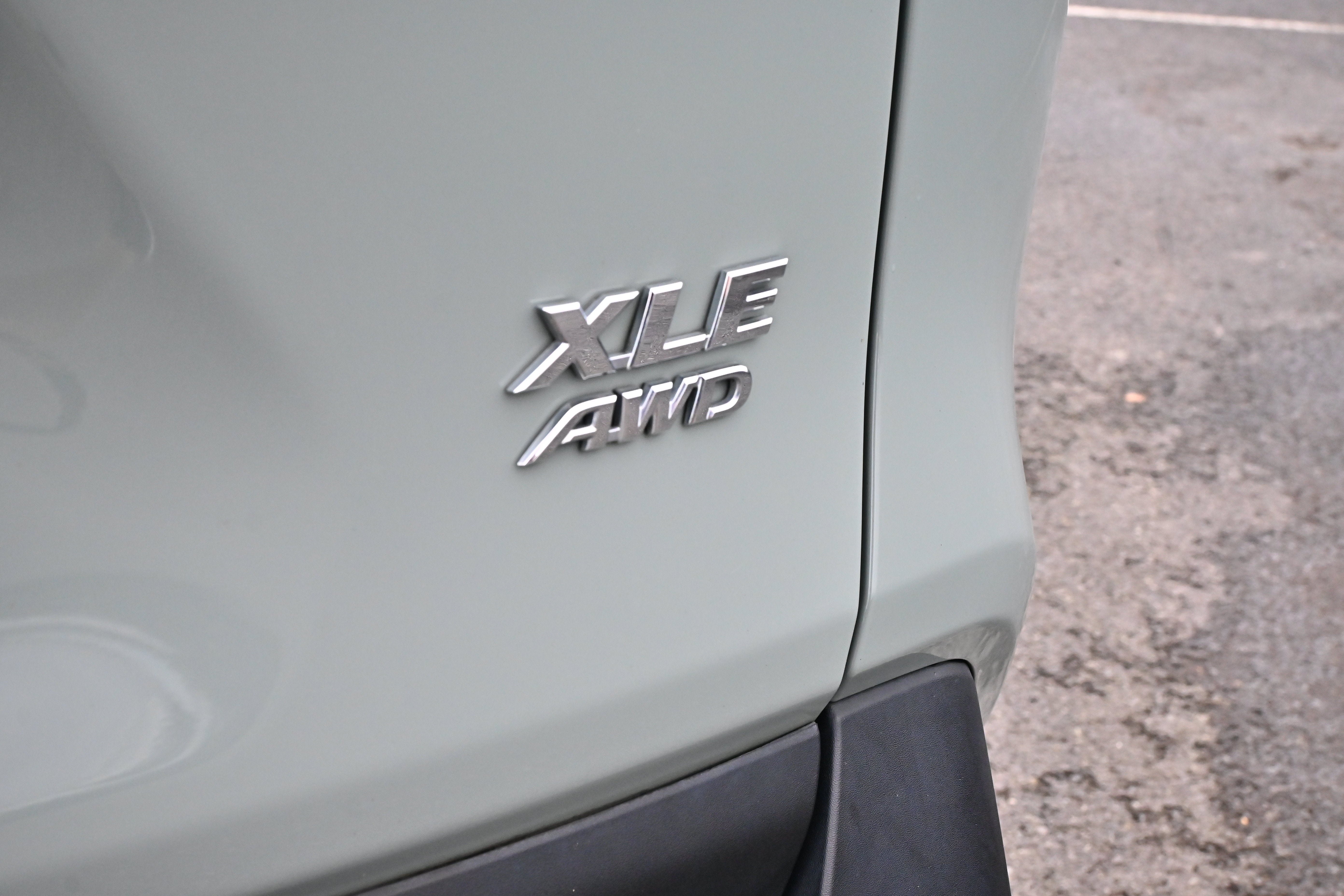 Used 2022 Toyota RAV4 XLE w/ Convenience Package AWD/4WD image 9