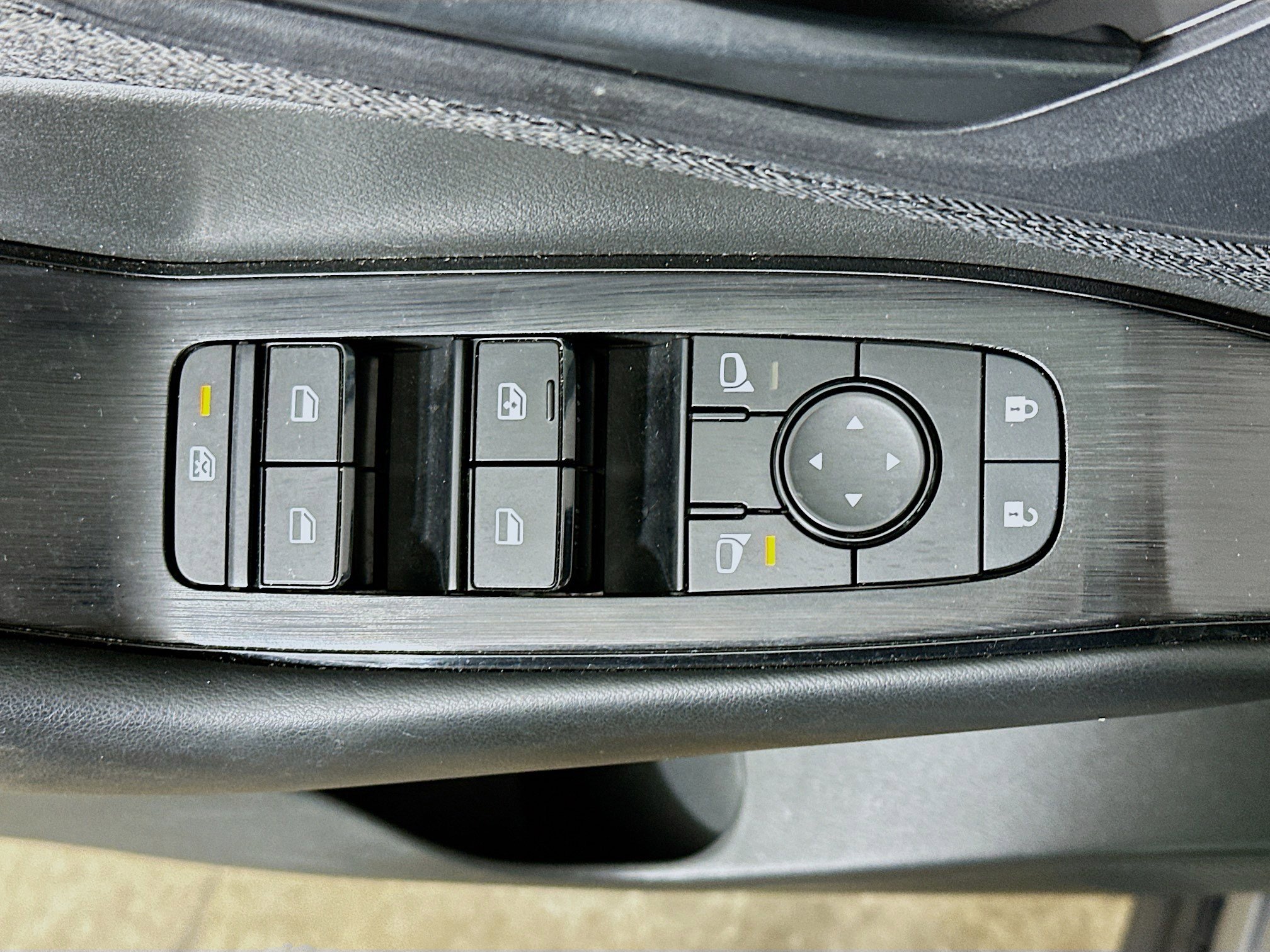 Used 2023 Nissan Rogue S AWD/4WD image 15