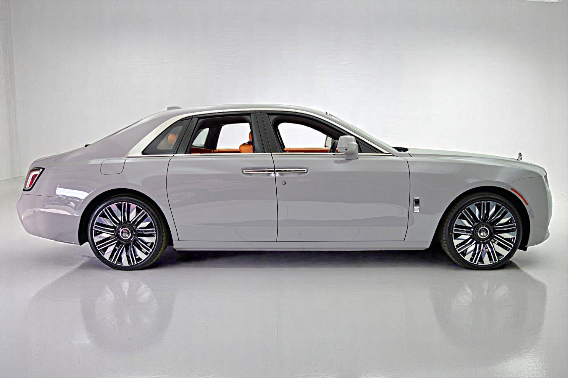 Used 2025 Rolls-Royce Ghost AWD/4WD image 21