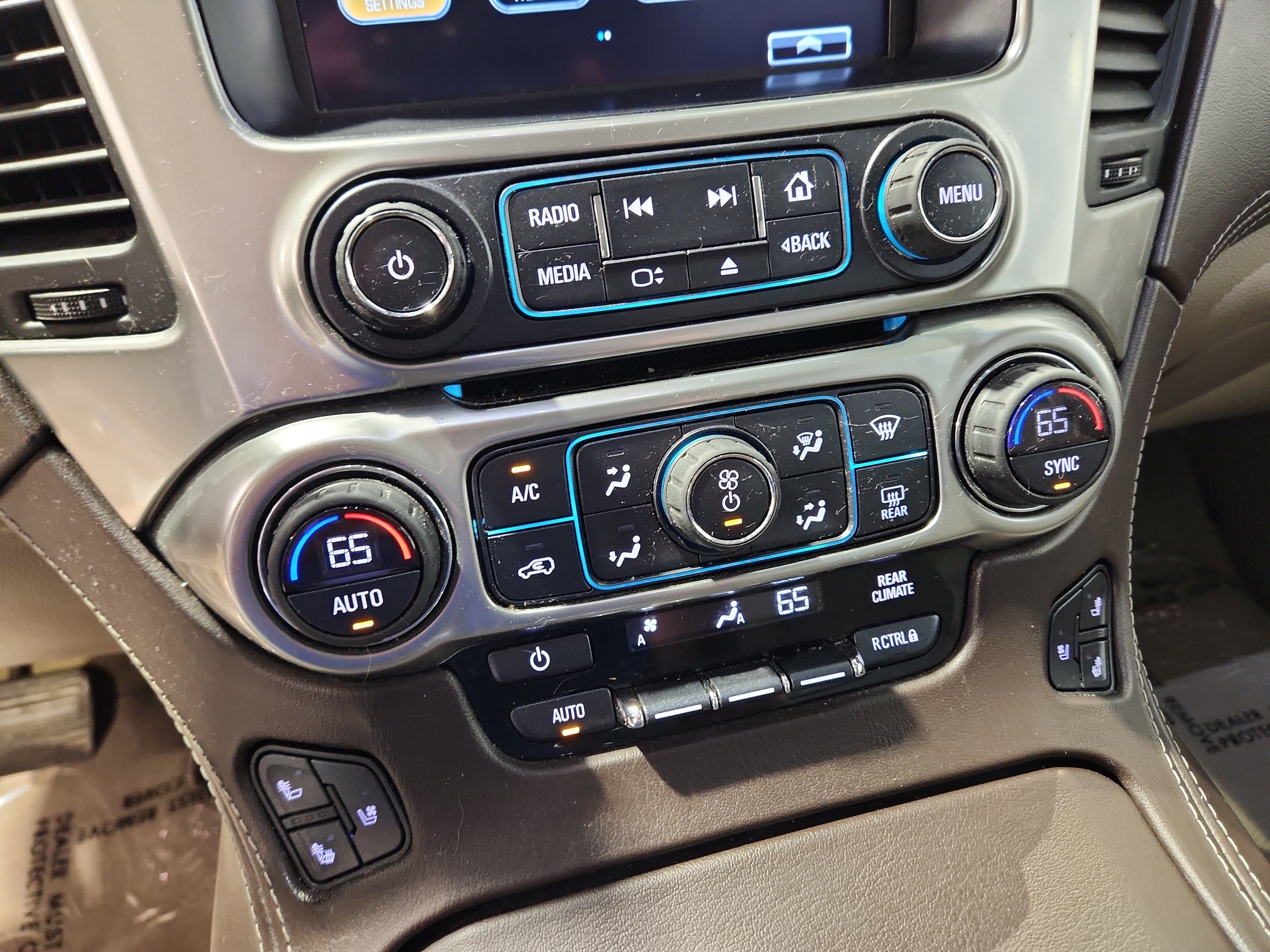 Used 2018 Chevrolet Suburban Premier AWD/4WD image 11