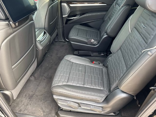 New 2026 Cadillac Escalade ESV Platinum Sport w/ LPO, ONYX Package AWD/4WD image 15