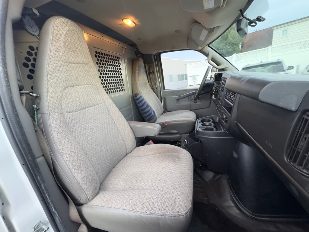 Used 2019 Chevrolet Express 2500 RWD image 19