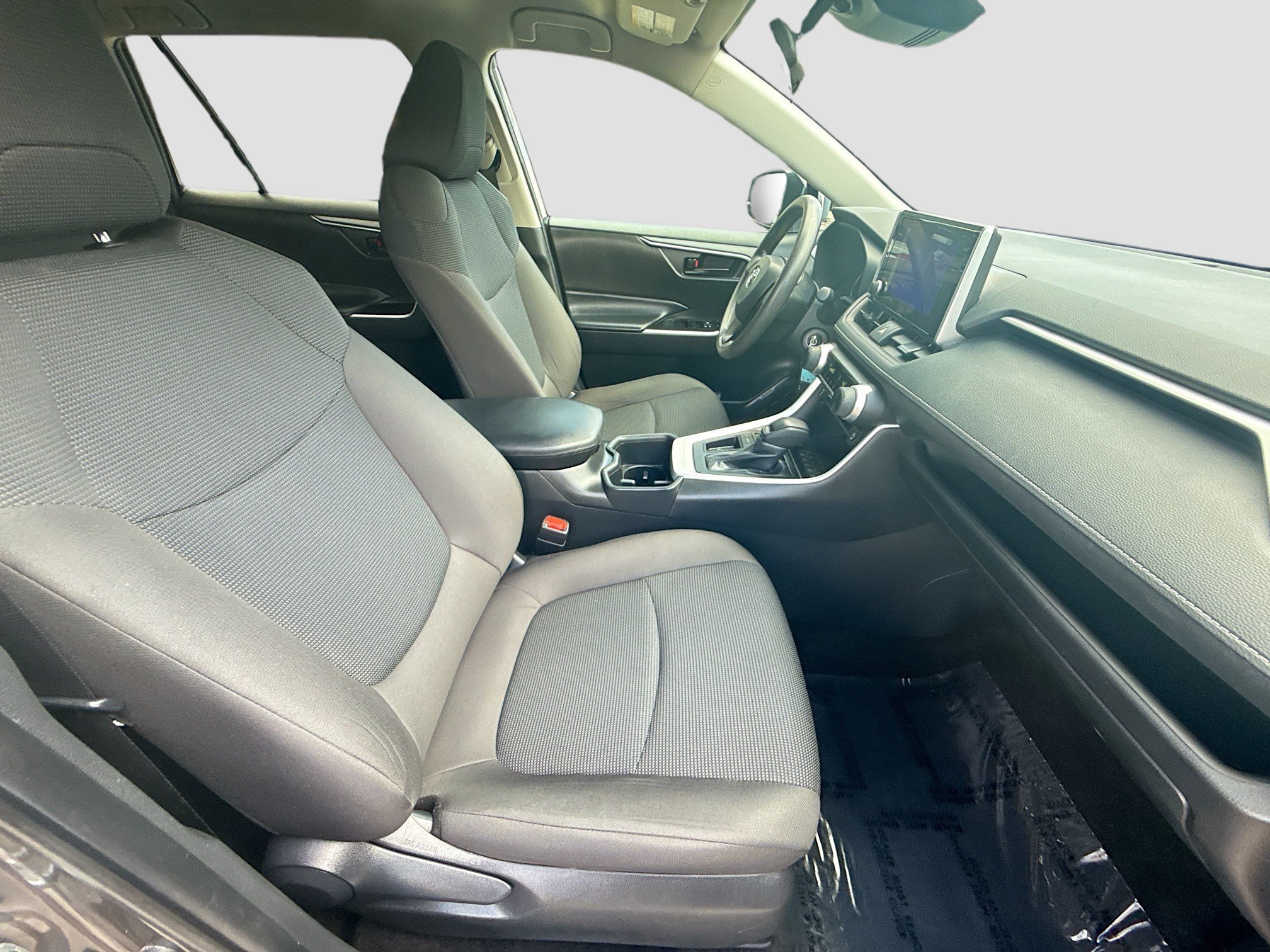 Used 2024 Toyota RAV4 LE FWD image 31