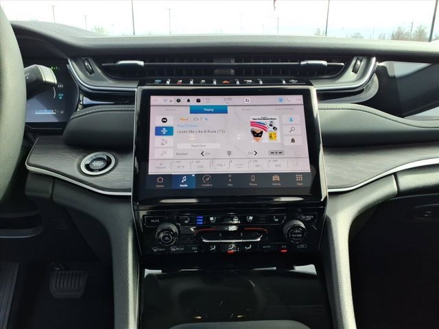 Used 2023 Jeep Grand Cherokee 4WD 4xe w/ Luxury Tech Group II image 10