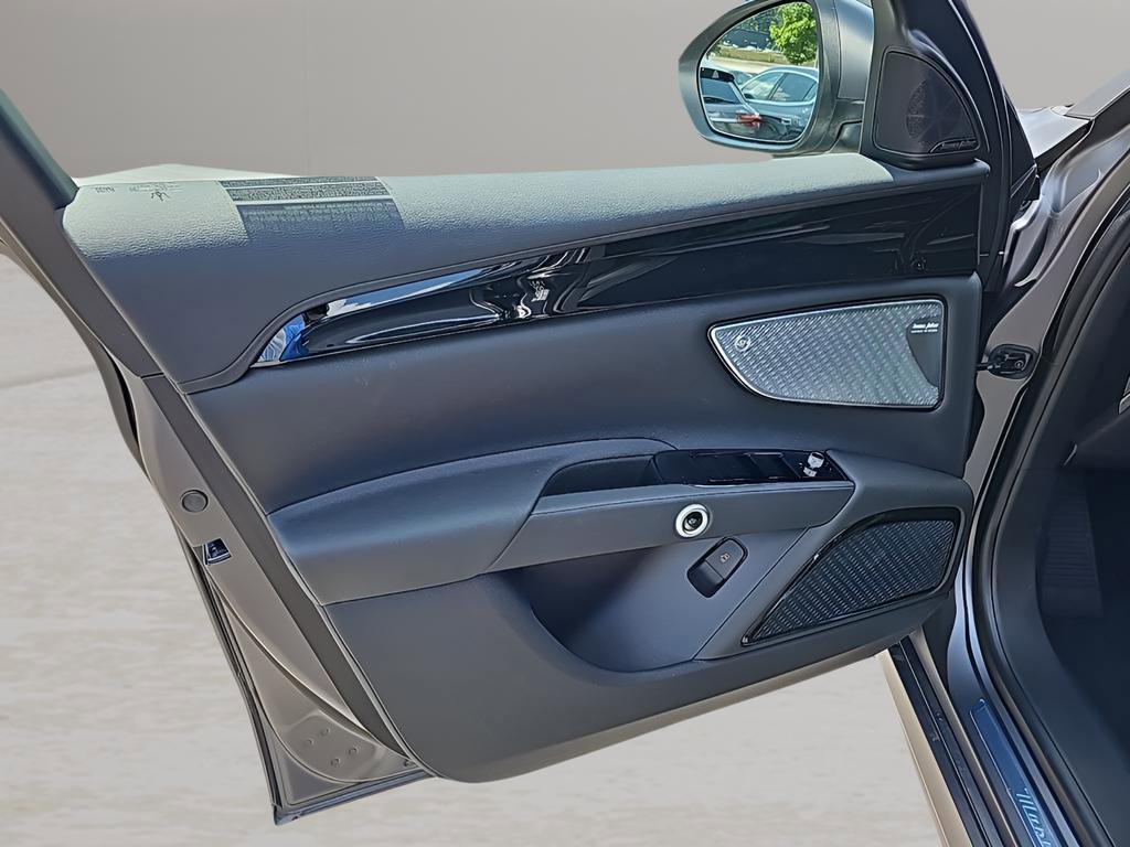 New 2023 Maserati Grecale GT image 15