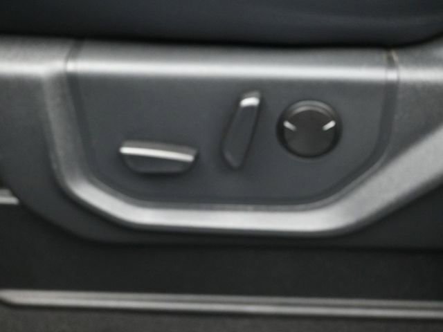 Used 2022 Ford F250 Lariat w/ Black Appearance Package image 12