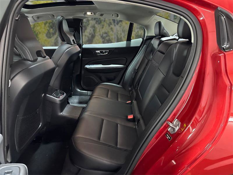 Used 2022 Volvo S60 T8 R-Design Expression image 10