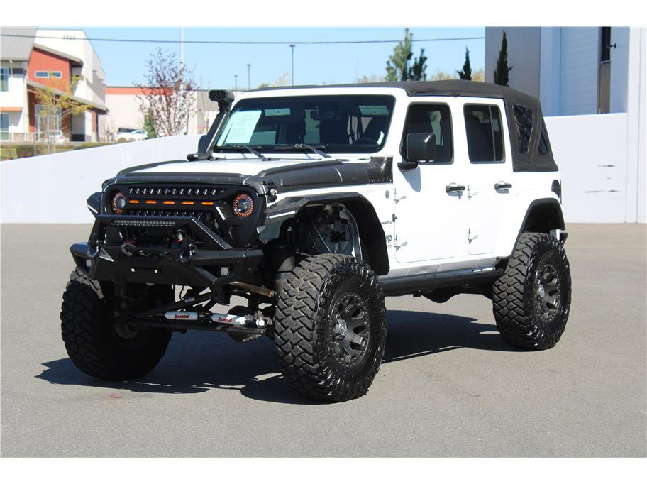 Used 2018 Jeep Wrangler Unlimited Sahara w/ Uconnect 4C Nav & Sound Group image 6