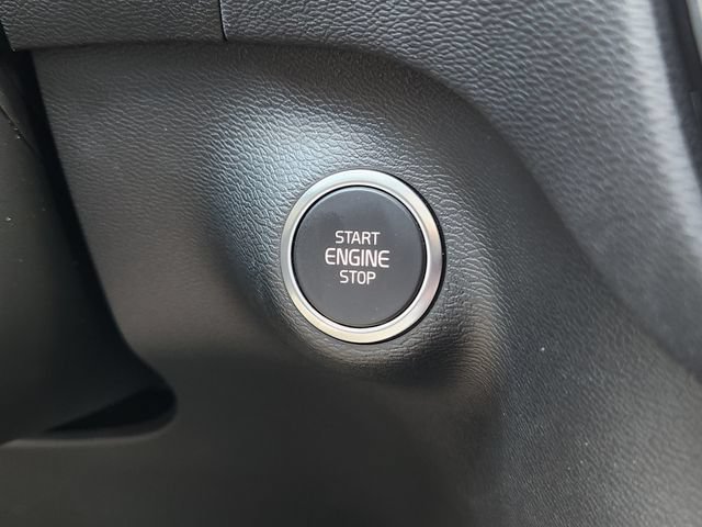 Certified 2025 Volvo XC60 B5 Core AWD/4WD image 20