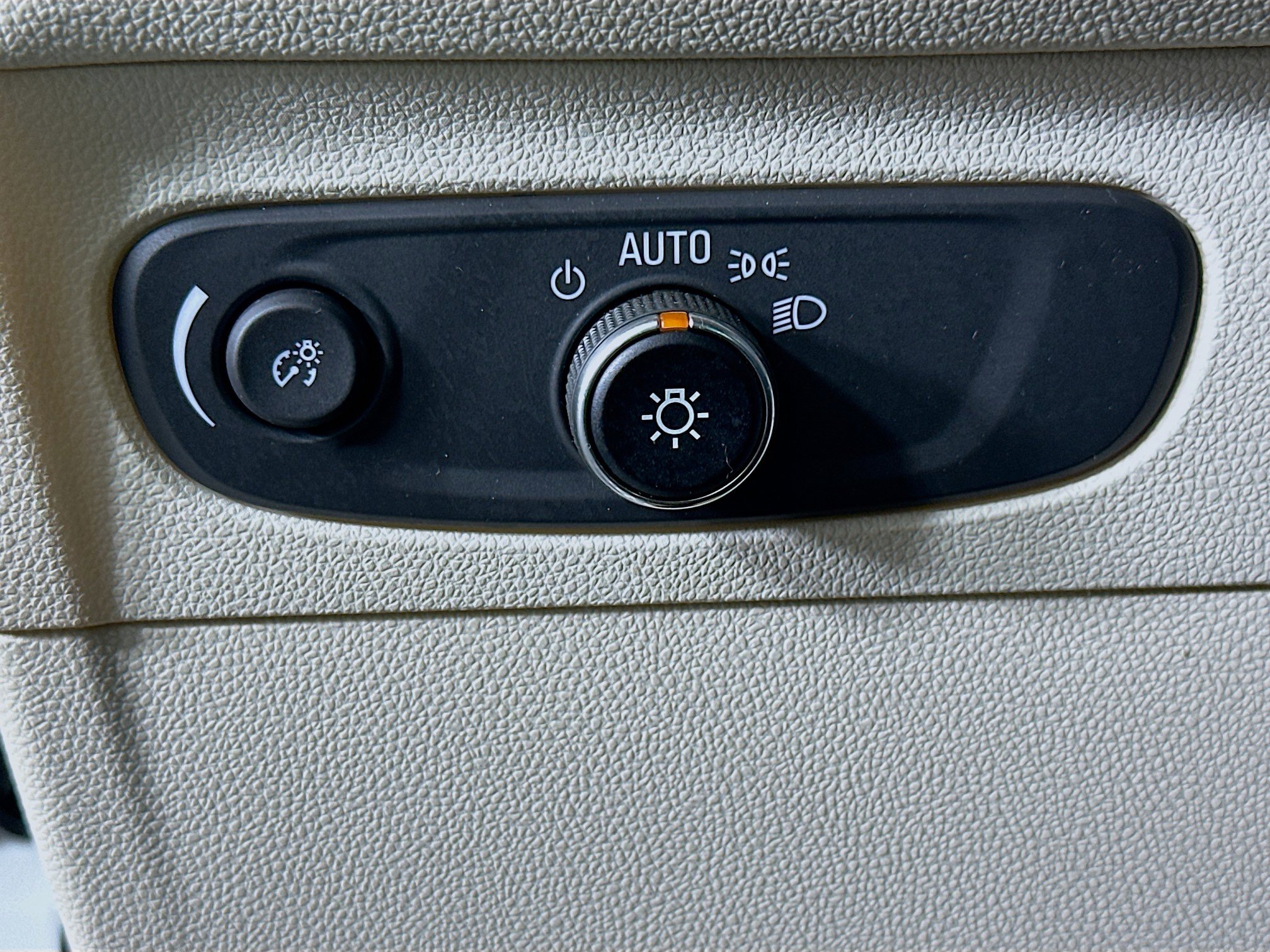 Used 2023 Buick Envision Essence AWD/4WD image 16