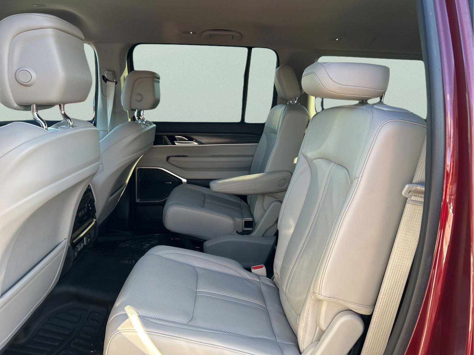 Used 2023 Jeep Wagoneer Series III w/ Preferred Equipment Group image 27