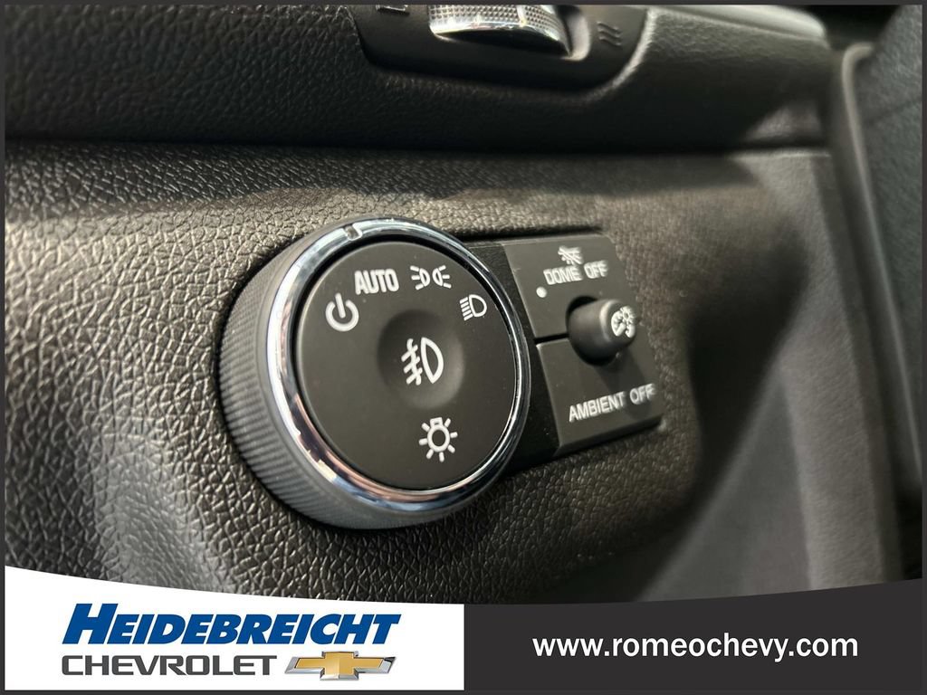 Used 2017 Chevrolet Traverse LT w/ Style and Technology Package FWD image 30