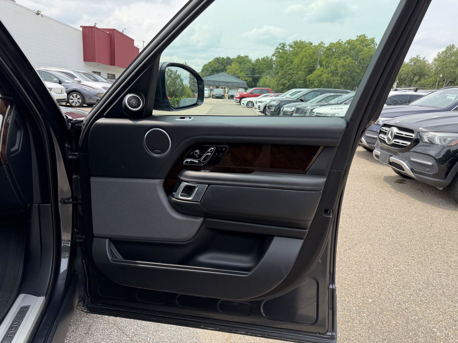 Used 2019 Land Rover Range Rover Long Wheelbase Supercharged AWD/4WD image 36