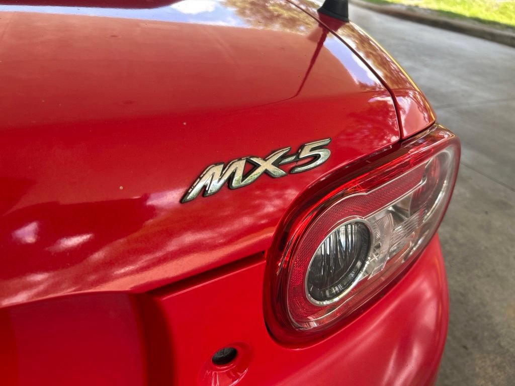 Used 2009 MAZDA MX-5 Miata Sport w/ Convenience Pkg RWD image 19