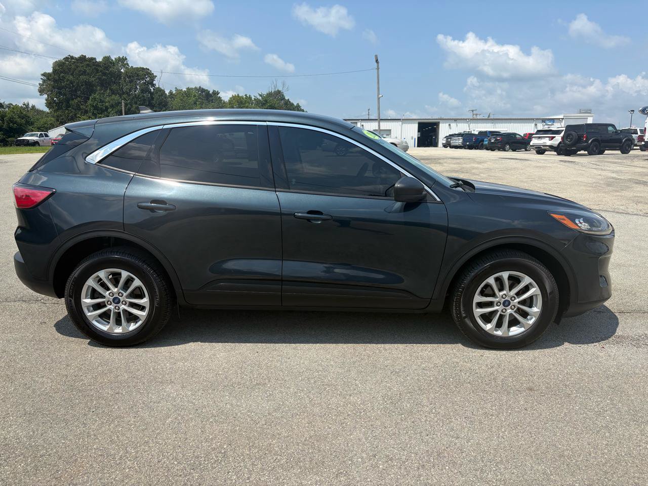 Used 2022 Ford Escape SE AWD/4WD image 2