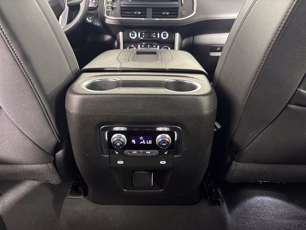 Used 2024 GMC Yukon SLT w/ SLT Luxury Package RWD image 29