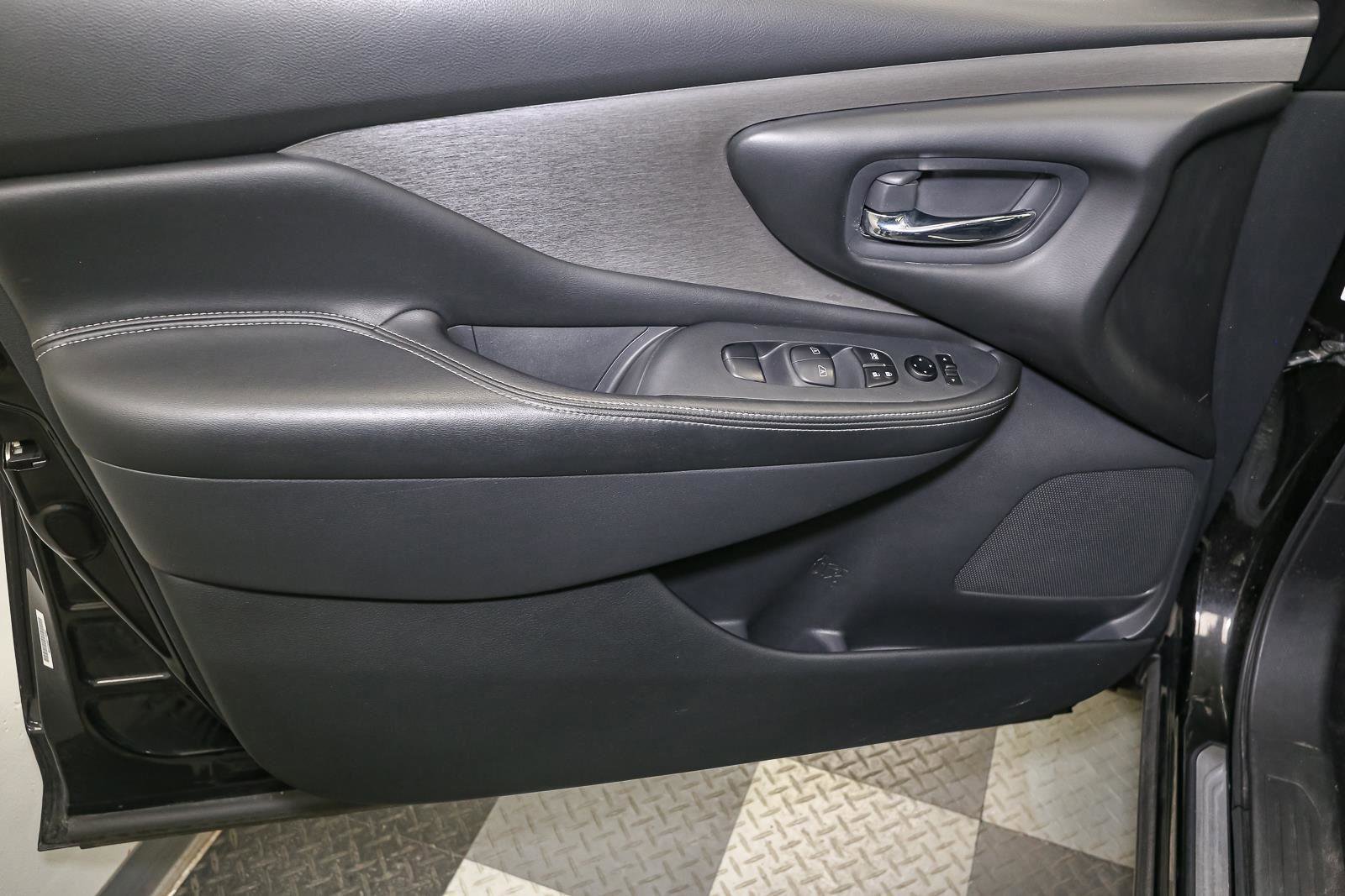 Used 2020 Nissan Murano SV image 38