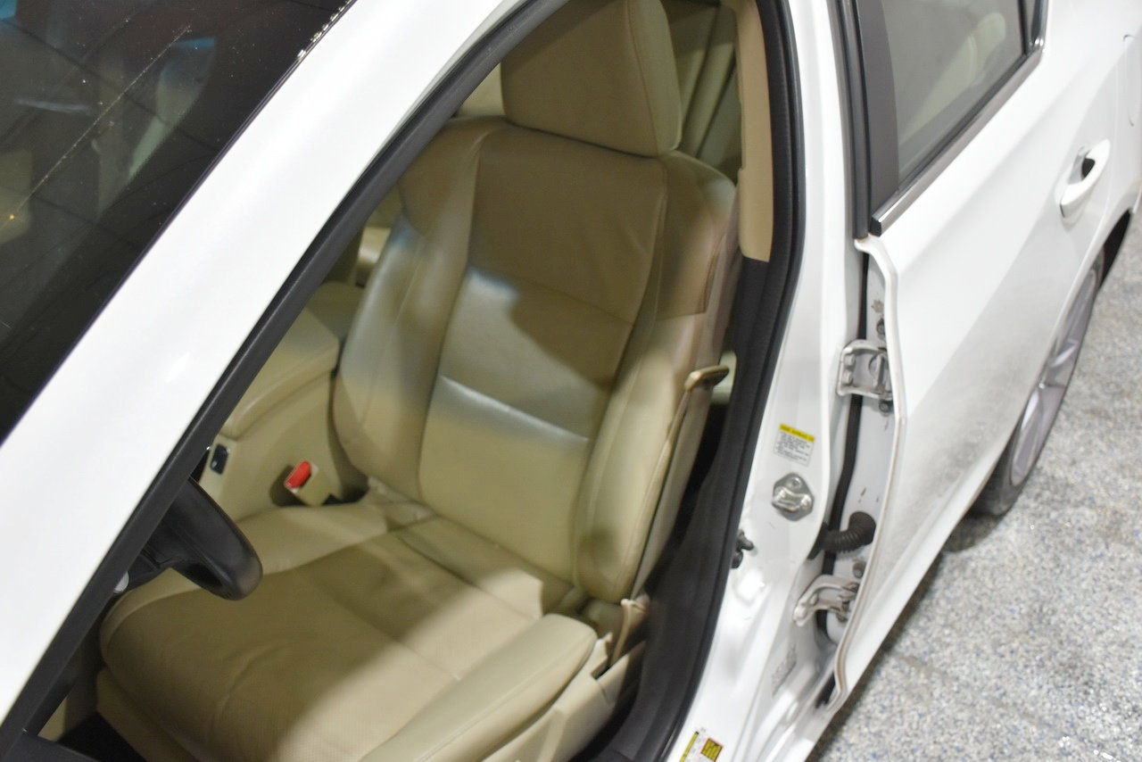 Used 2013 Acura ILX w/ Premium Package image 17