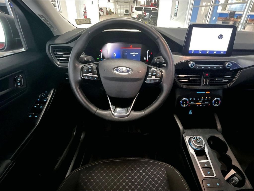 Used 2023 Ford Escape Active AWD/4WD image 17