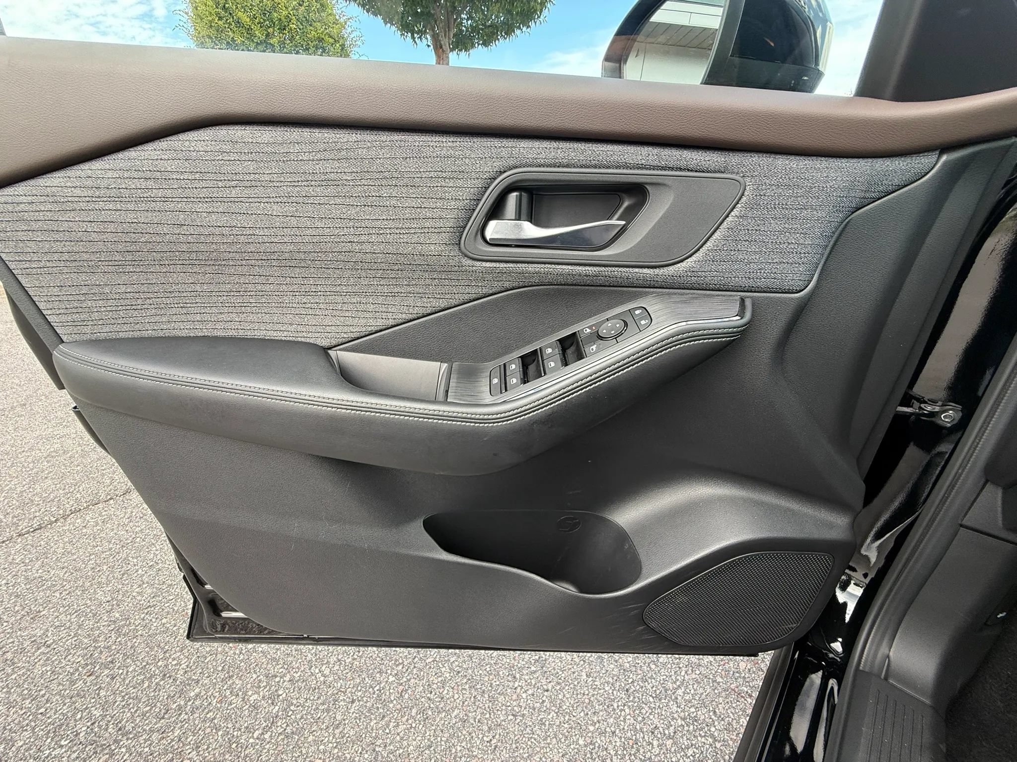 Used 2023 Nissan Rogue SV AWD/4WD image 33