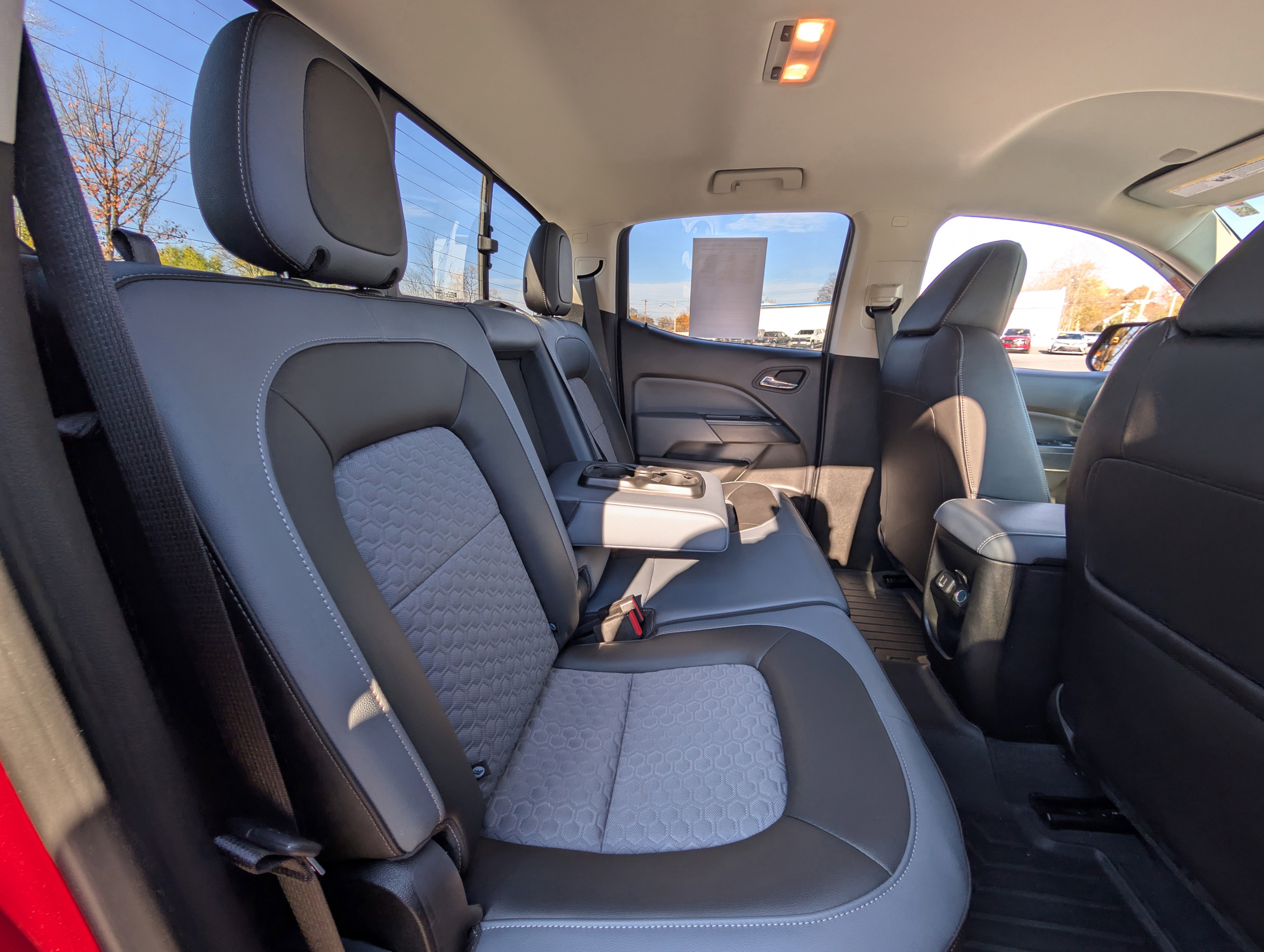 Used 2020 Chevrolet Colorado Z71 image 39