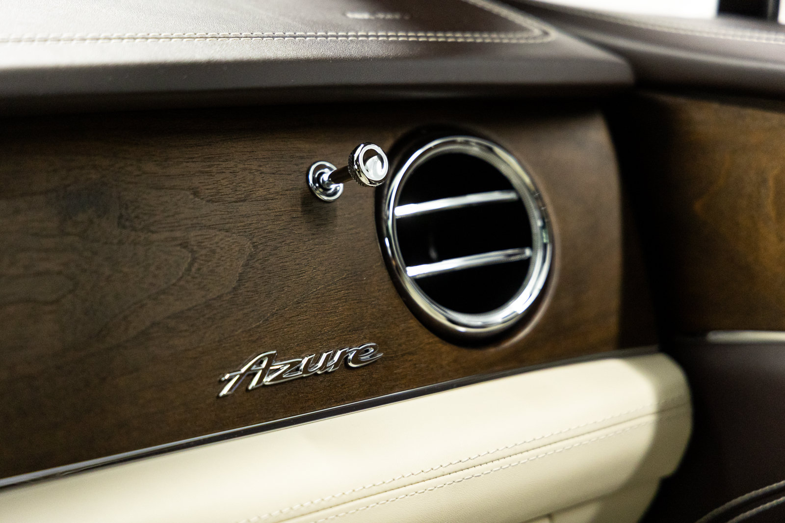 Used 2023 Bentley Bentayga AWD/4WD image 41