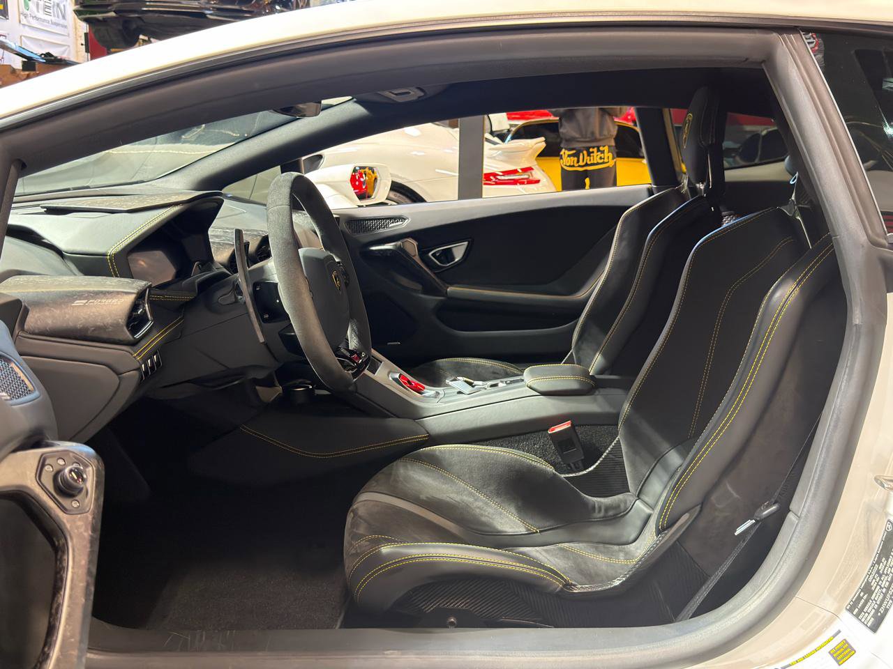 Used 2022 Lamborghini Huracan EVO image 13