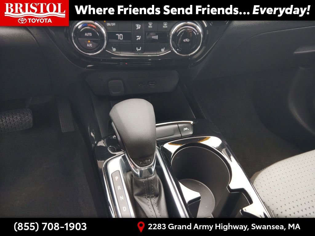 Used 2025 Chevrolet Trax LT w/ LT Convenience Package FWD image 22