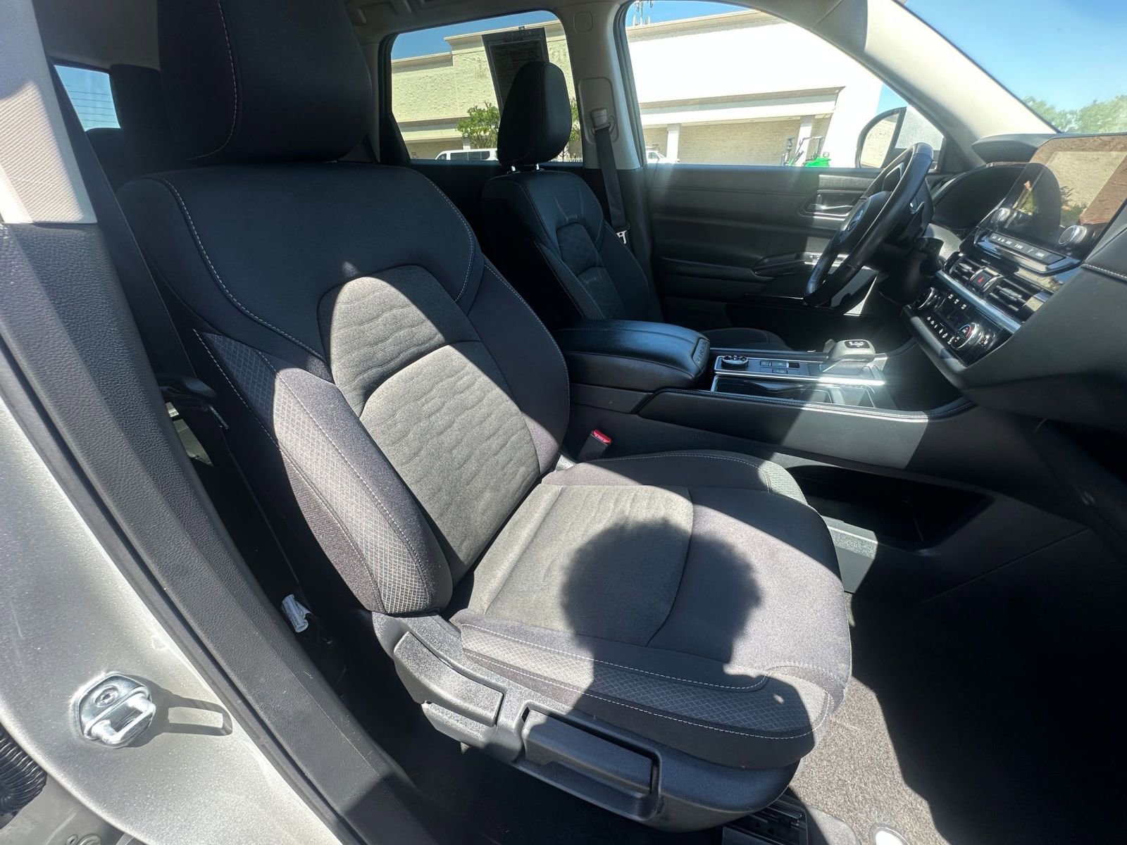 Used 2025 Nissan Pathfinder SV AWD/4WD image 39