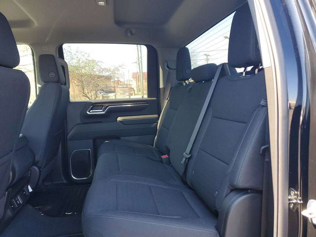 Used 2024 Chevrolet Silverado 2500 LT w/ Midnight Edition image 9