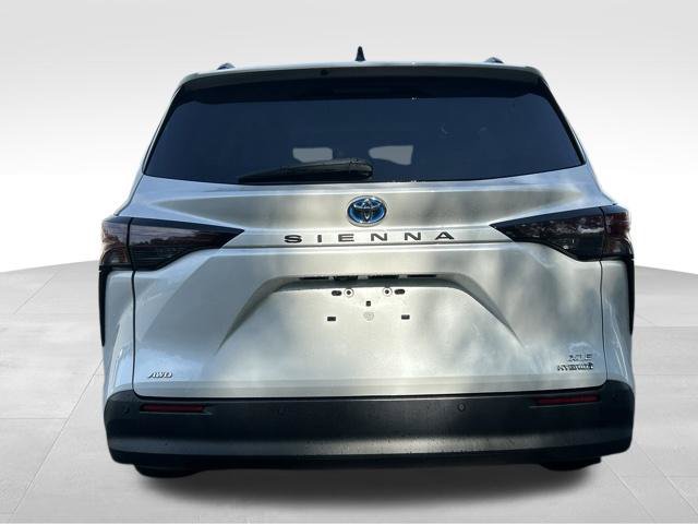 Used 2024 Toyota Sienna XLE w/ XLE Plus Package AWD/4WD image 4