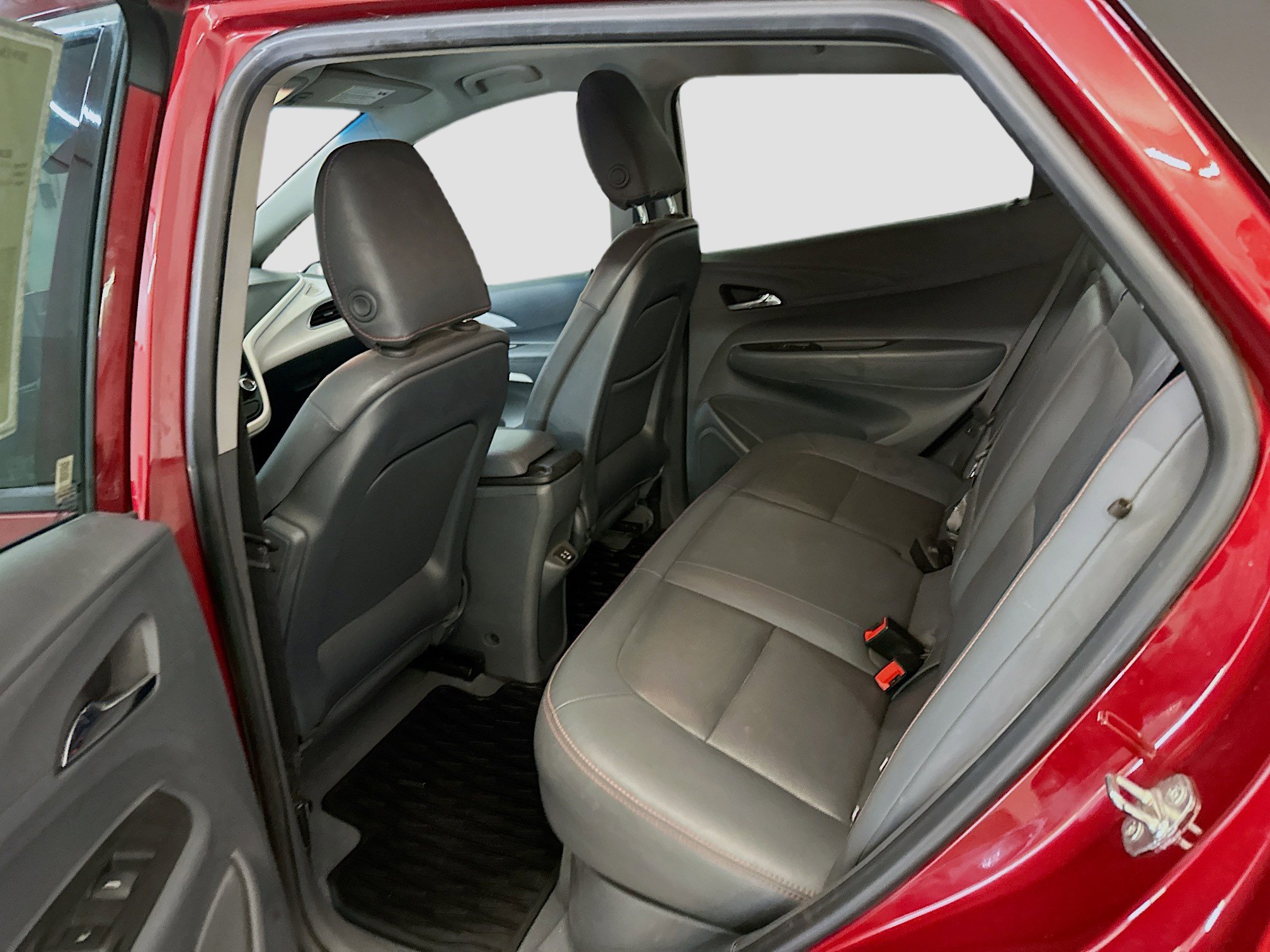 Used 2019 Chevrolet Bolt Premier w/ Infotainment Package image 28