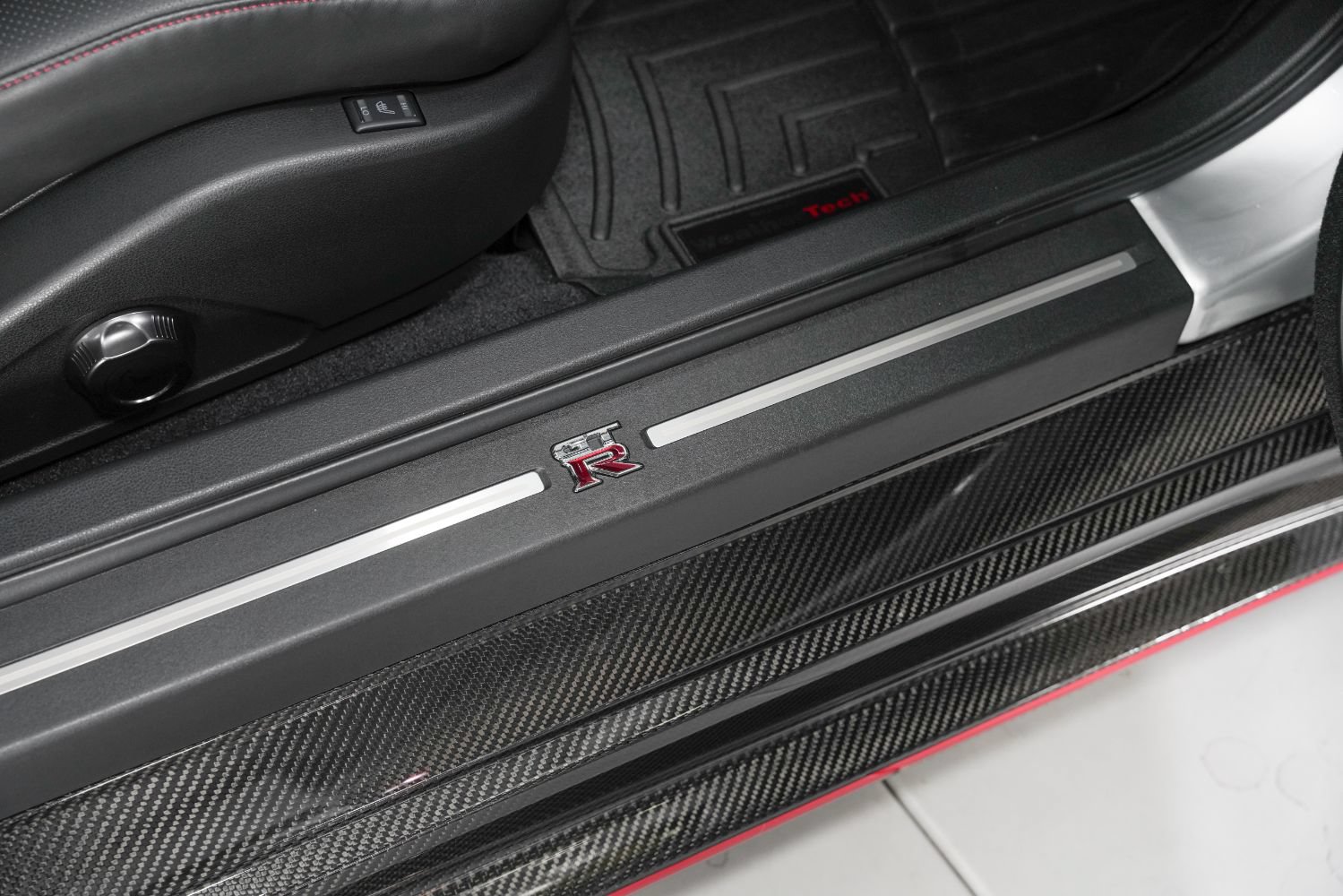 Used 2018 Nissan GT-R NISMO AWD/4WD image 33