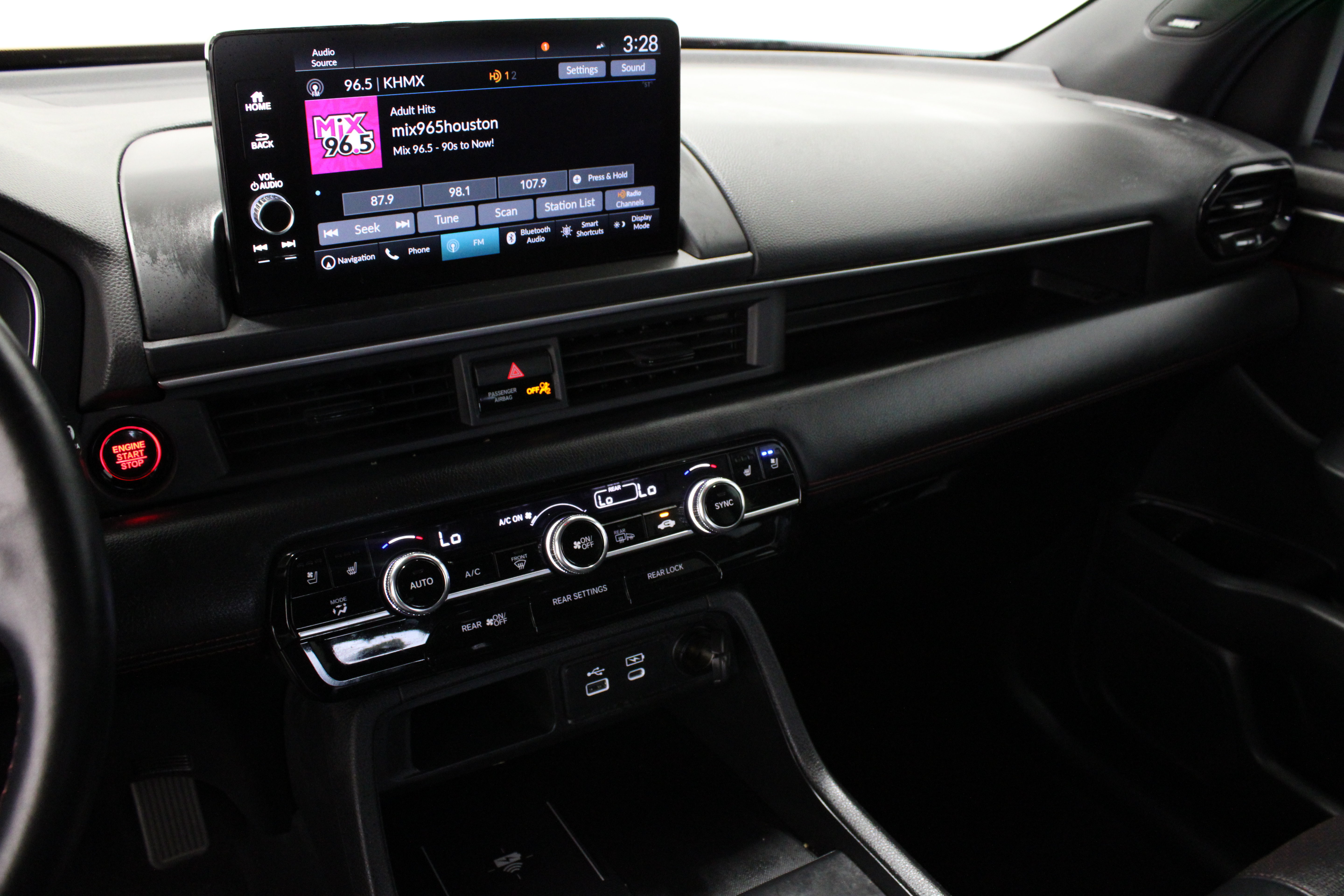 Used 2025 Honda Pilot Black Edition image 16