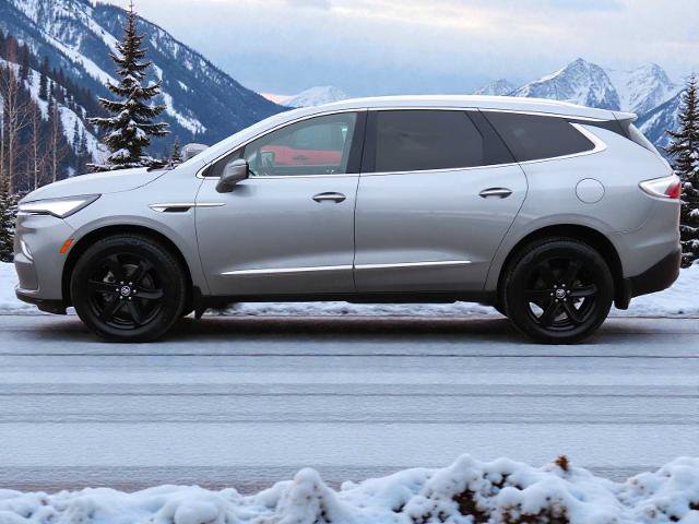 Used 2023 Buick Enclave Essence image 3