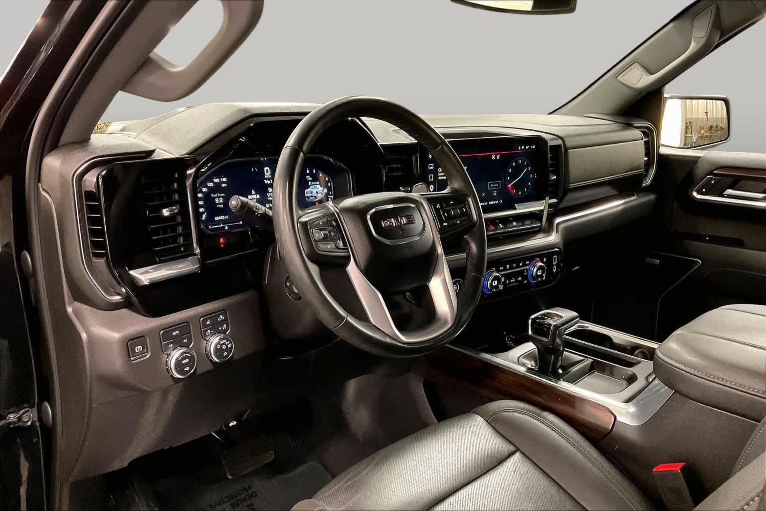 Used 2023 GMC Sierra 1500 SLT w/ SLT Convenience Package AWD/4WD image 17