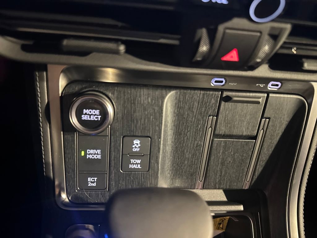 Used 2025 Lexus GX 550 w/ Cold Area Package image 35