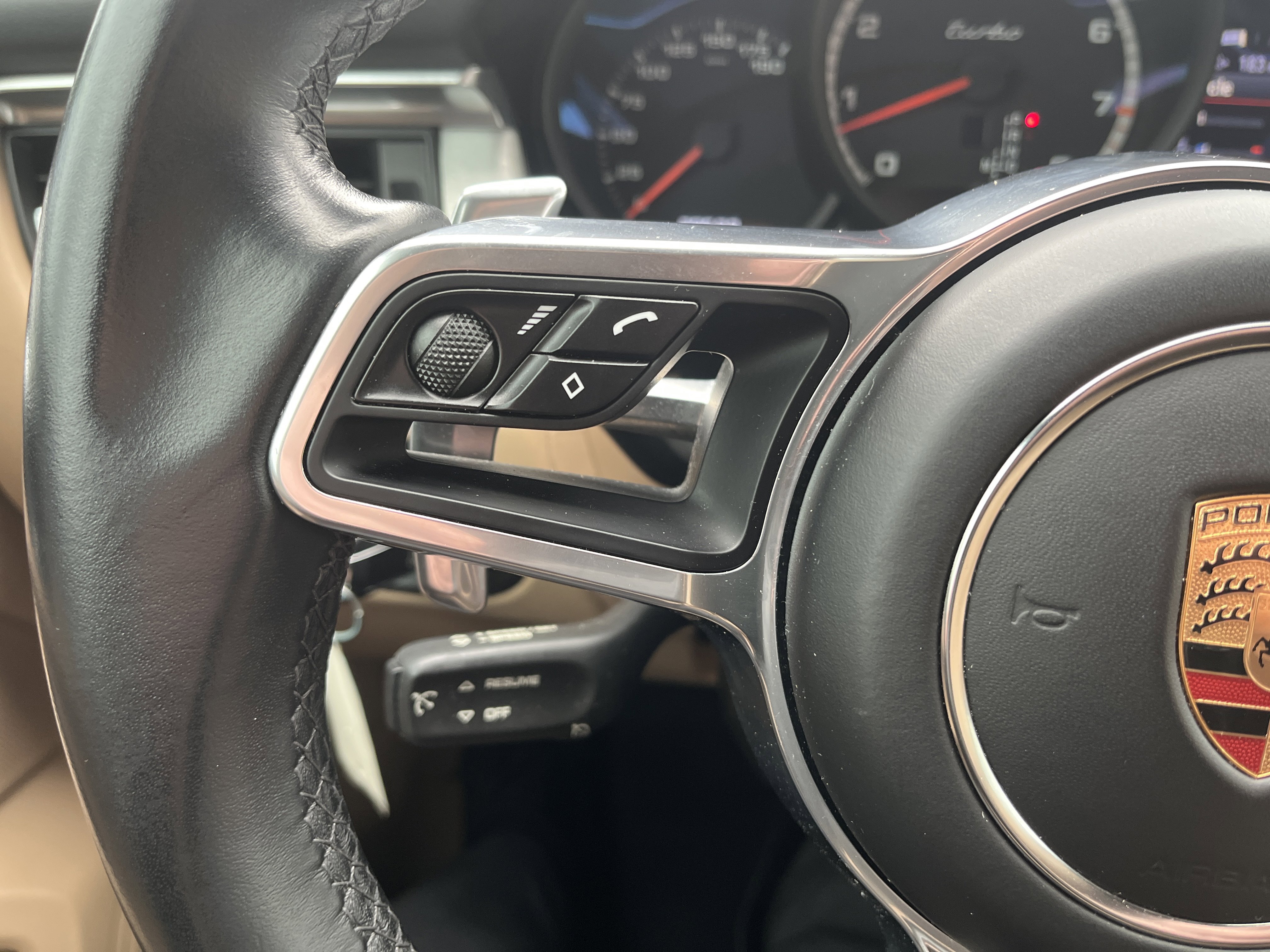 Used 2020 Porsche Macan Turbo image 26