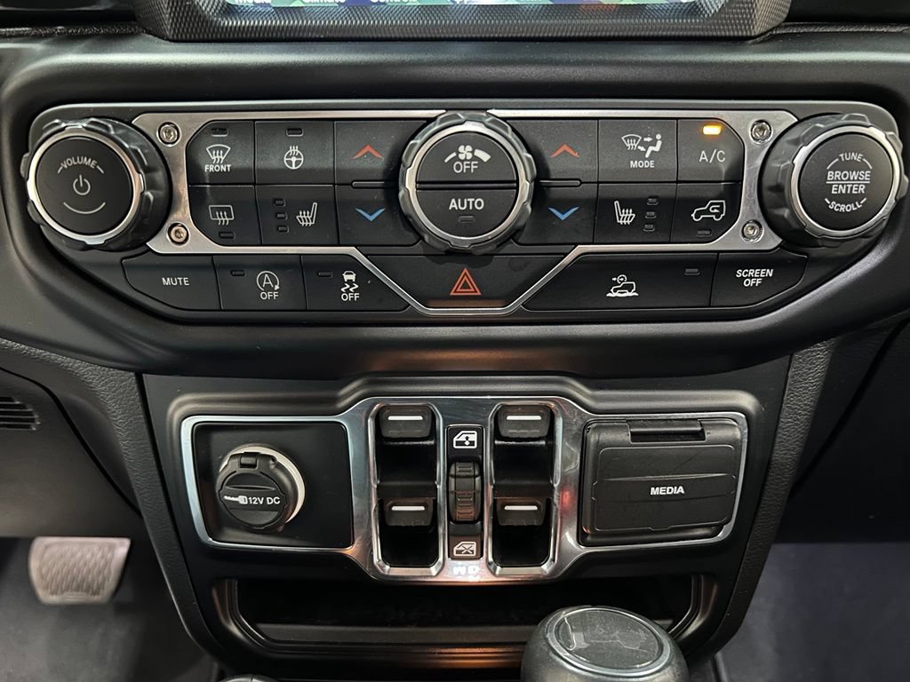 Used 2022 Jeep Wrangler Unlimited Sahara AWD/4WD image 24