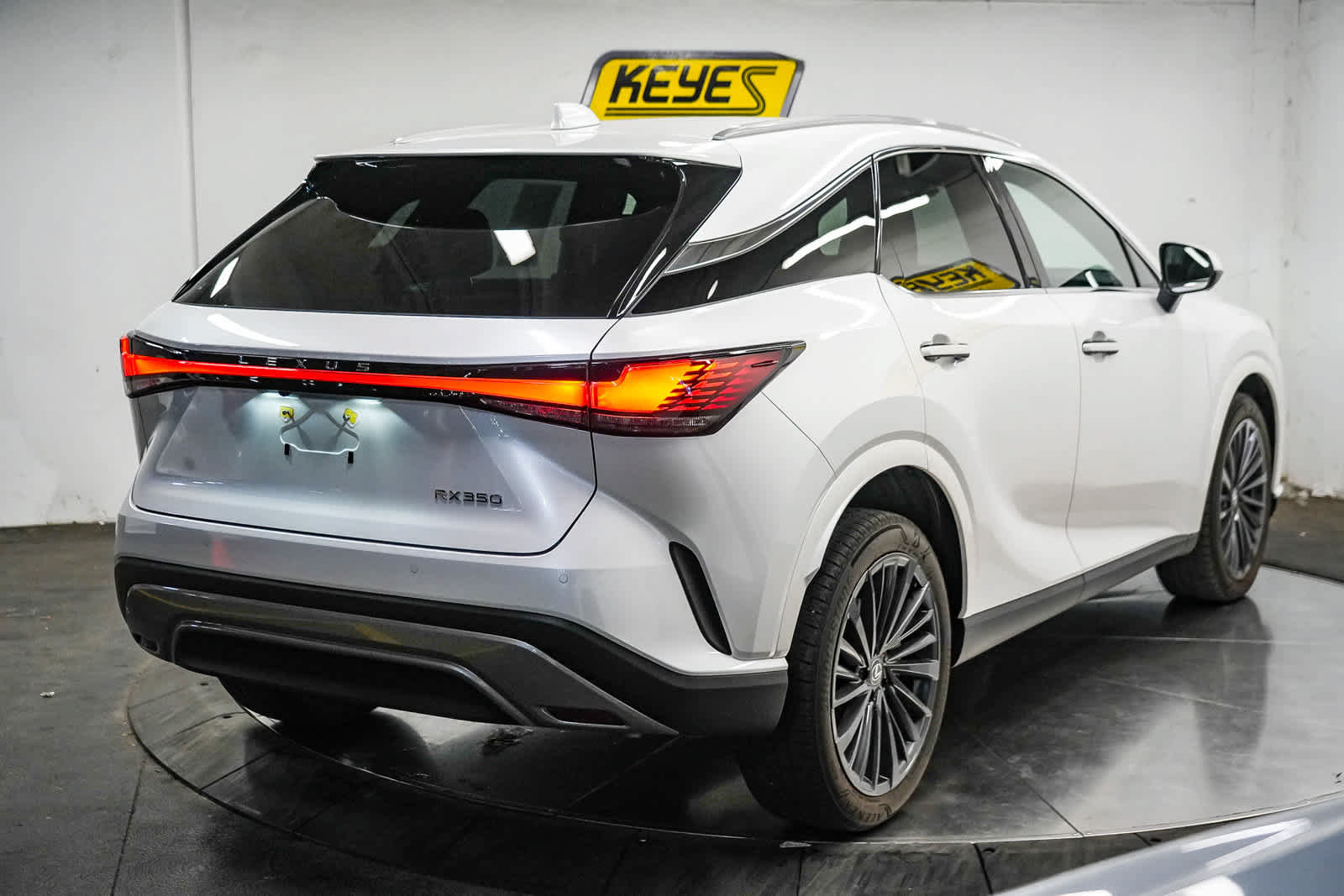 Used 2024 Lexus RX 350 Premium w/ Convenience Package FWD image 6