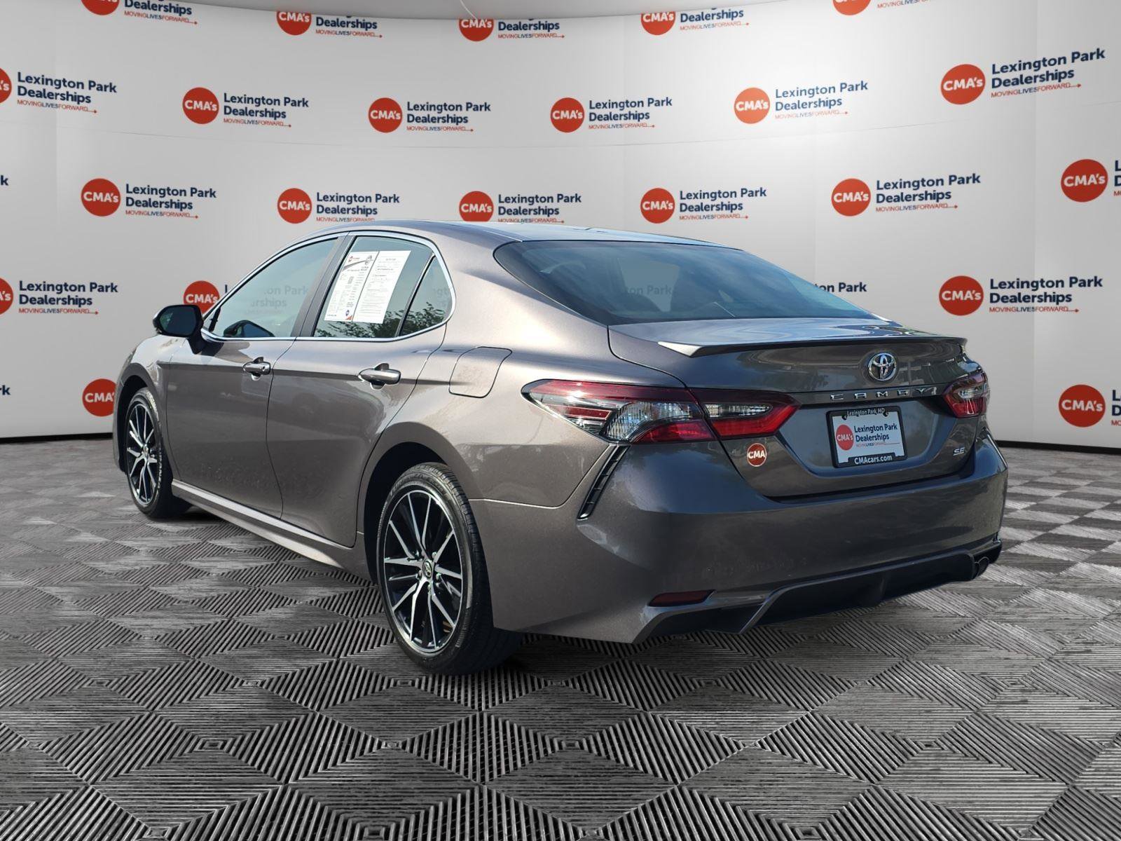 Used 2024 Toyota Camry SE FWD image 5