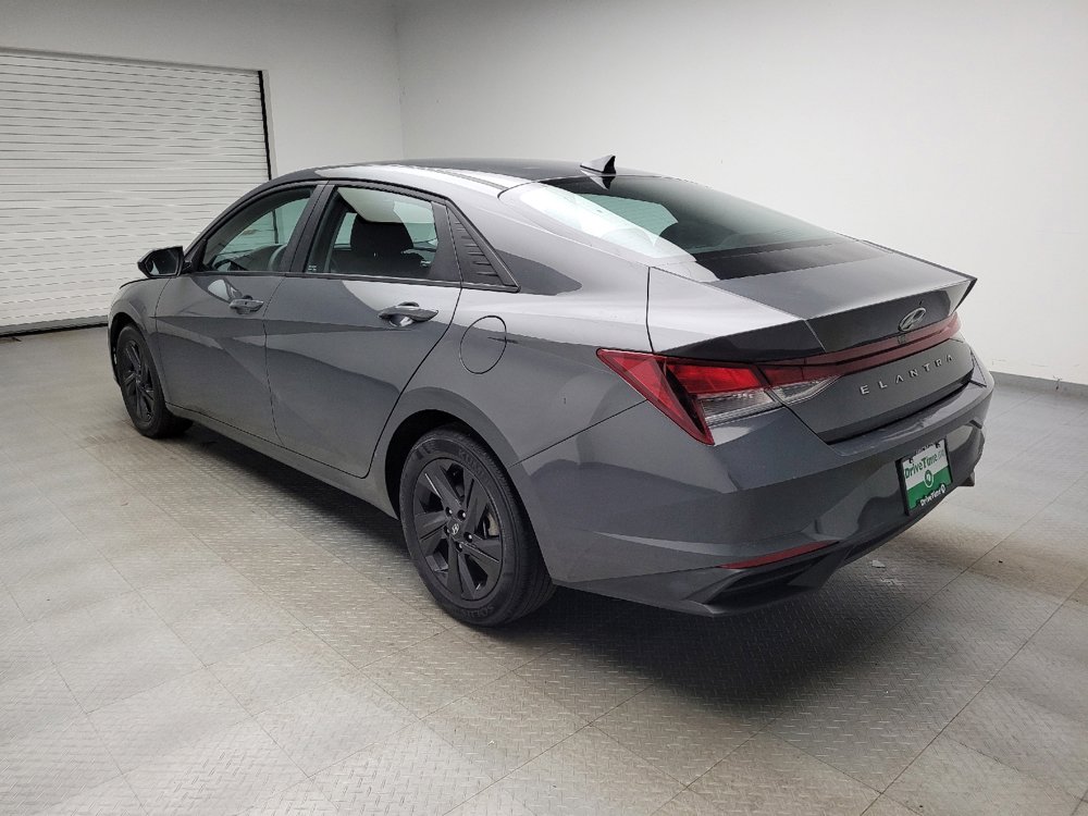 Used 2023 Hyundai Elantra SEL w/ Preferred Accessory Package FWD image 5