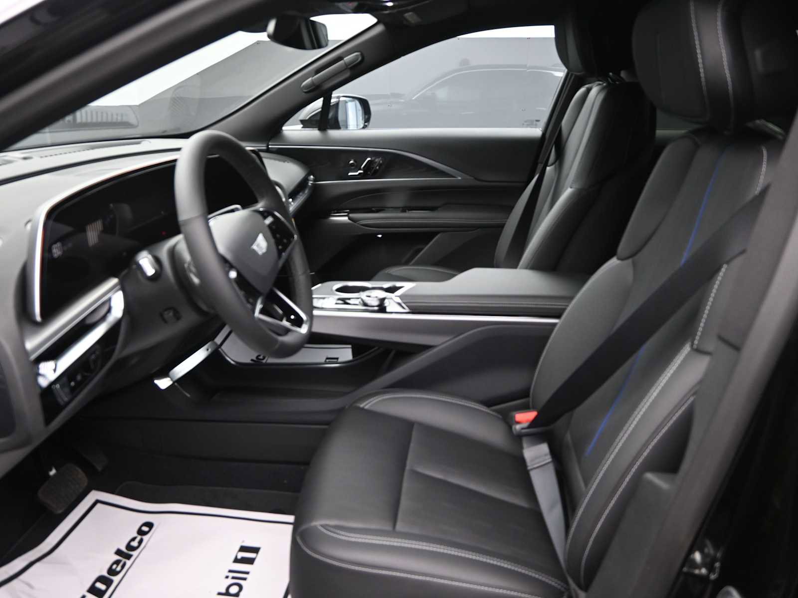 New 2025 Cadillac Lyriq Luxury image 9