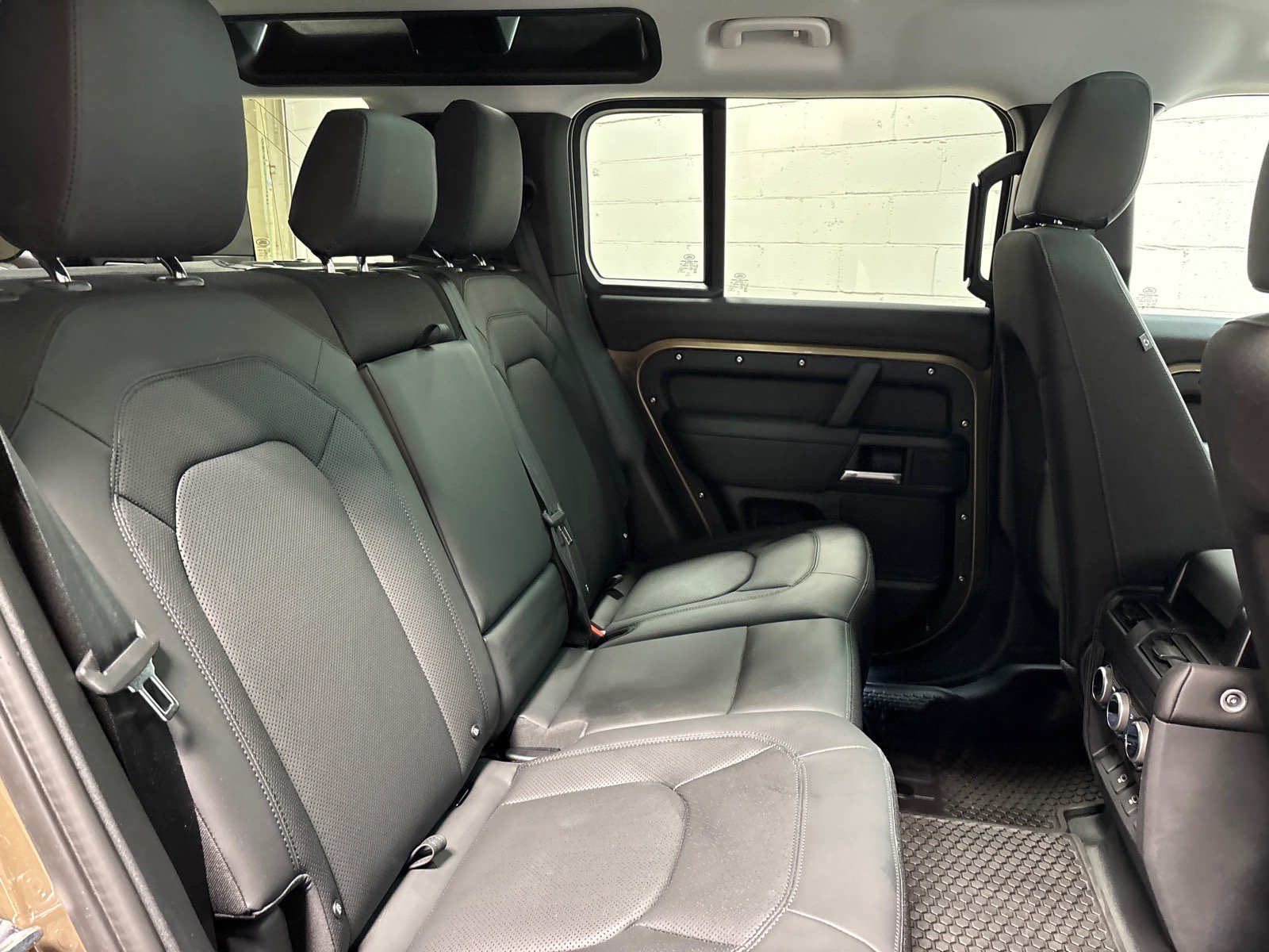 New 2025 Land Rover Defender 110 S AWD/4WD image 38