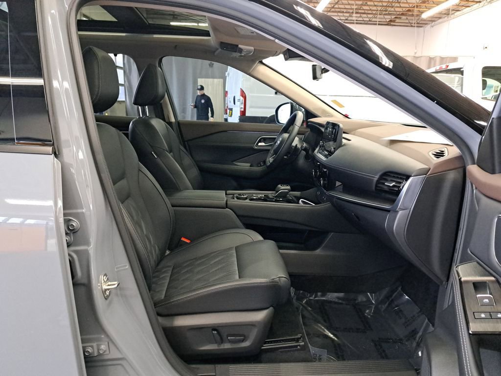 Used 2023 Nissan Rogue Platinum w/ Platinum Premium Package image 17