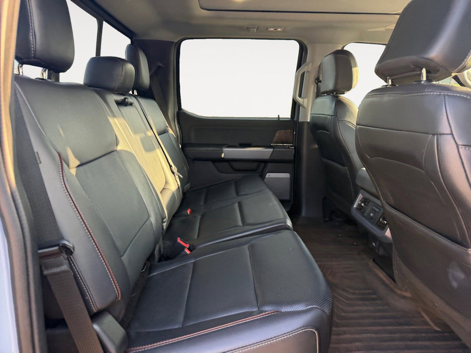 Used 2024 Ford F350 Lariat w/ Lariat Ultimate Package AWD/4WD image 10