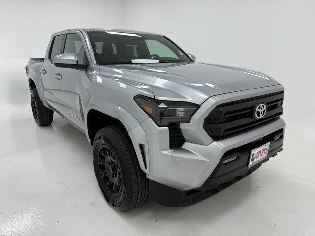 Used 2025 Toyota Tacoma SR5 image 2