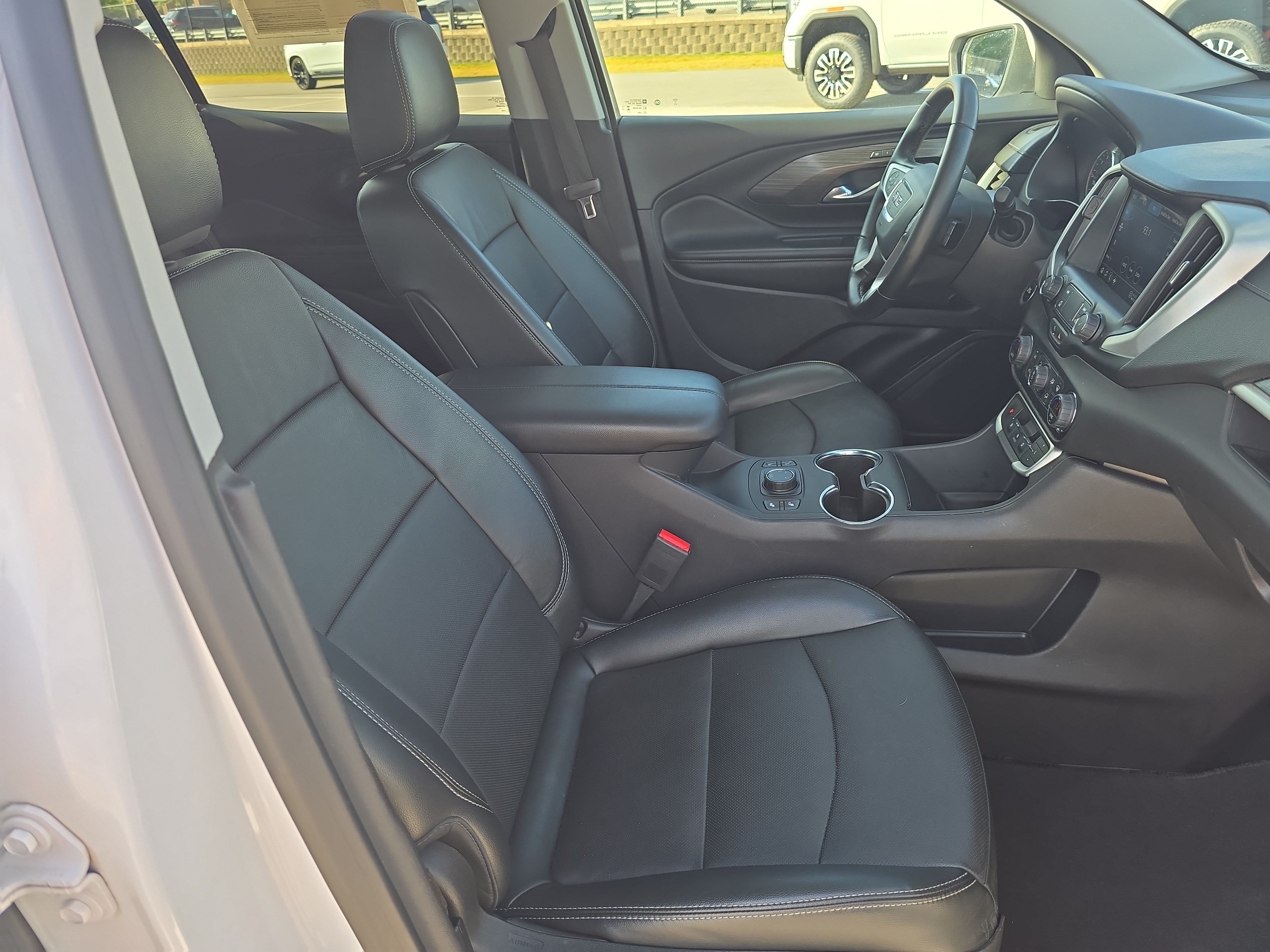 Used 2024 GMC Terrain SLT AWD/4WD image 10