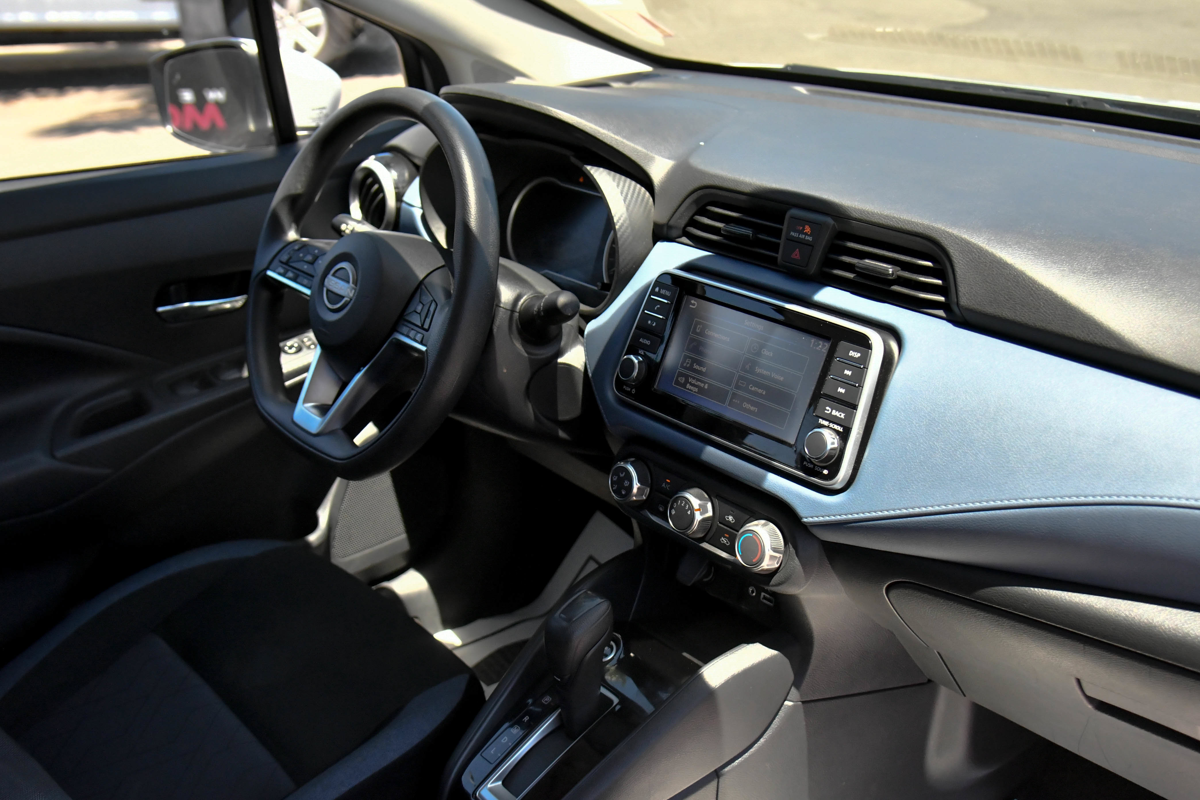 Used 2025 Nissan Versa SV FWD image 38